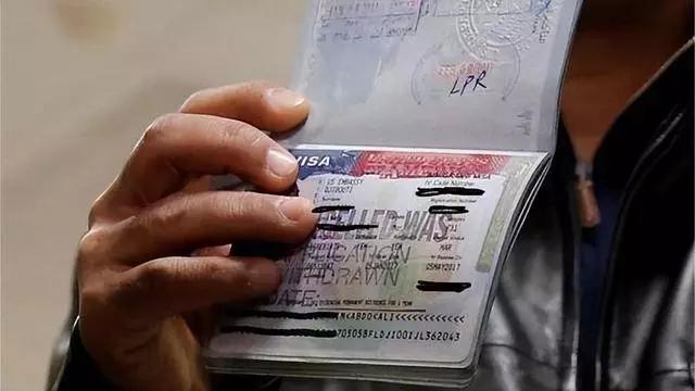 为啥有钱的中国人爱去美国？而美国有钱人却不来中国。是因为中里不好吗？以前，晚清时