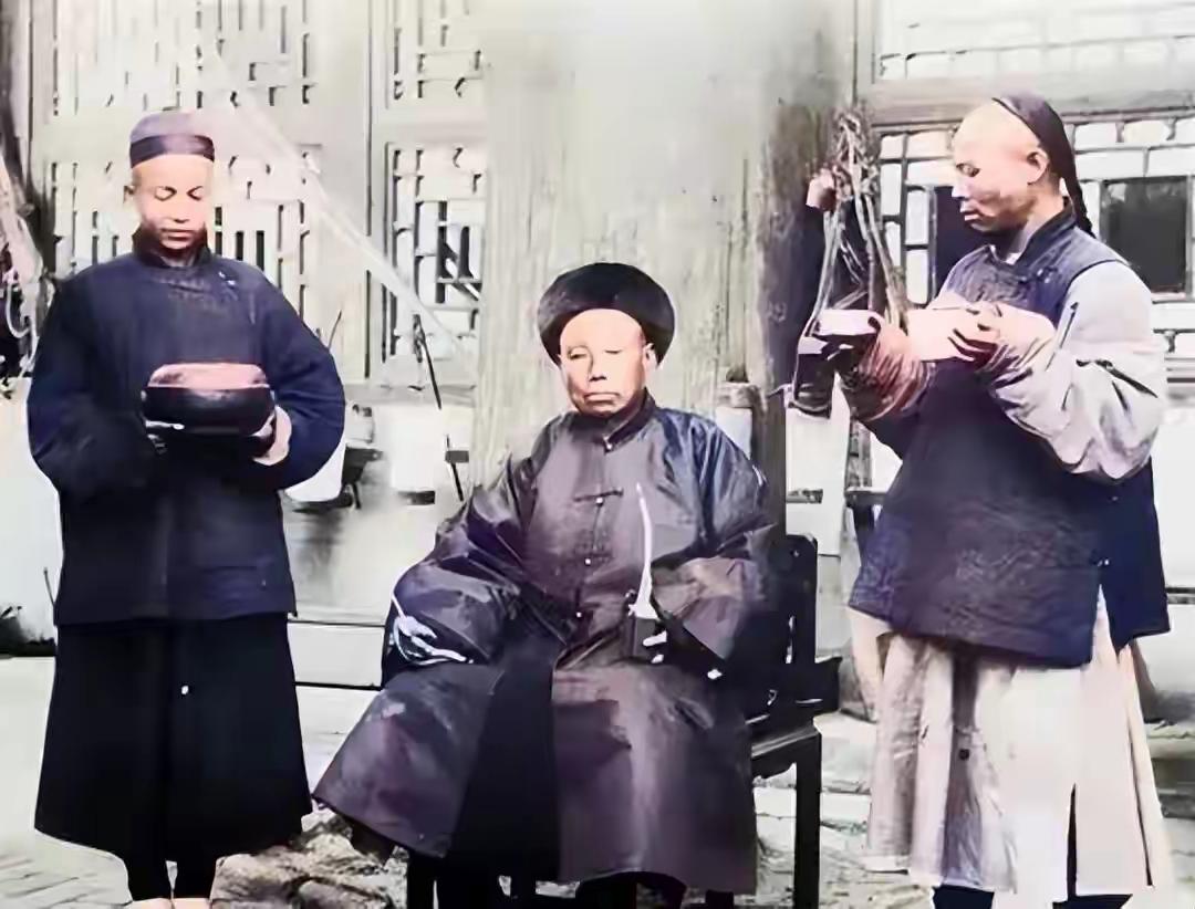 清朝时期，太监真的有净身不彻底的吗？一名宫女道出了其中真相！这个流传百年的