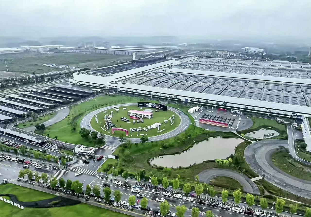 新用户首购不踩坑，全新问界M7交付验证选择值对首次入手问界的用户来说，全新问界