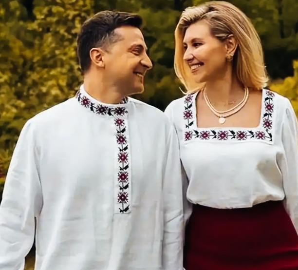 泽连斯基妻子这眼神中是不是满满的都是爱意啊？泽连斯基和妻子的笑容好甜蜜啊！泽