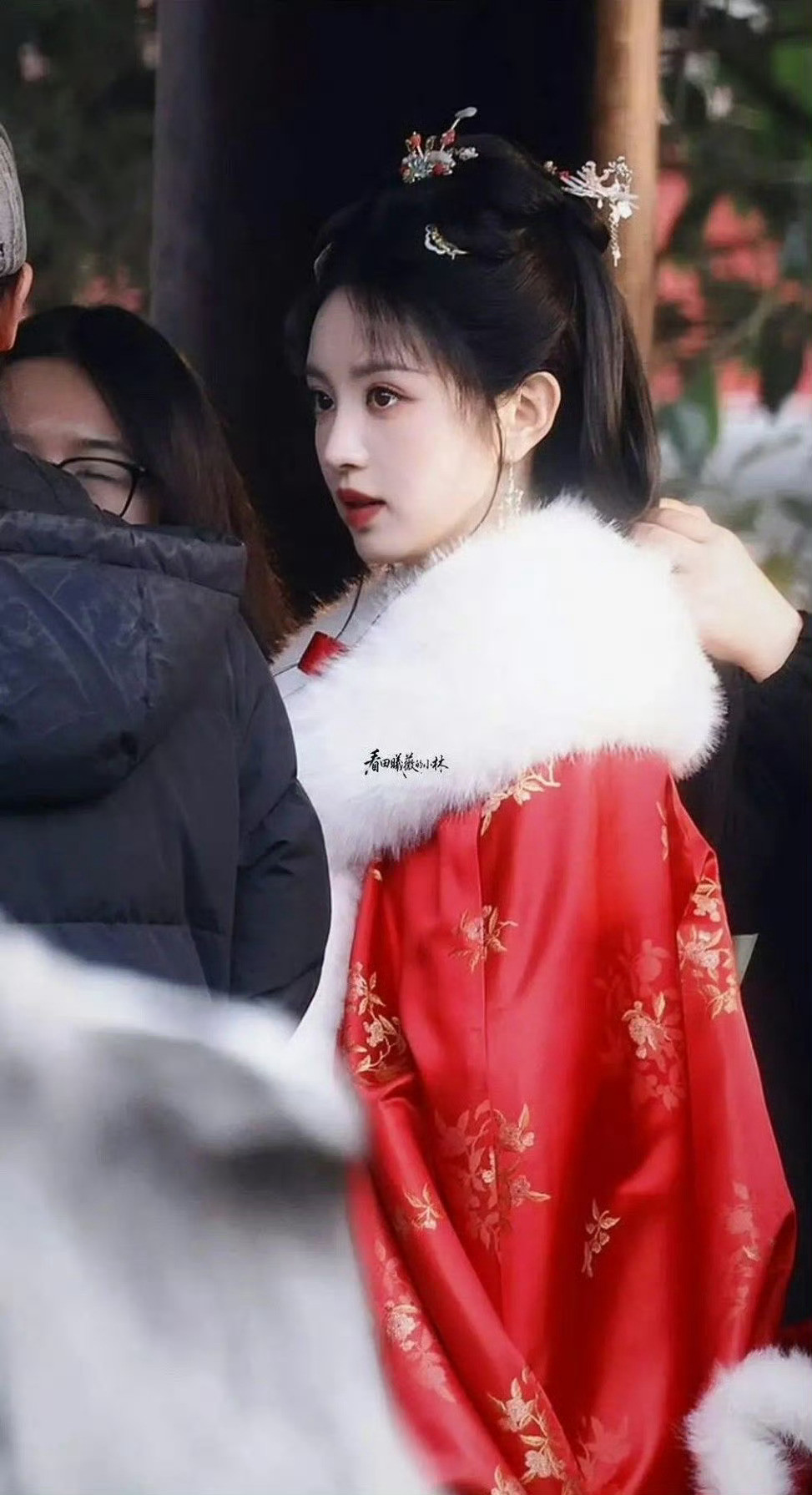 田曦薇和卢昱晓也撞造型了，怎么觉得田曦薇更鲜明呢