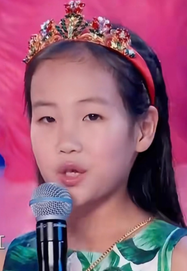 我一个单亲带娃的朋友说：辛柏青现在最难的不是怎么走出伤痛也不是考虑以后一人怎