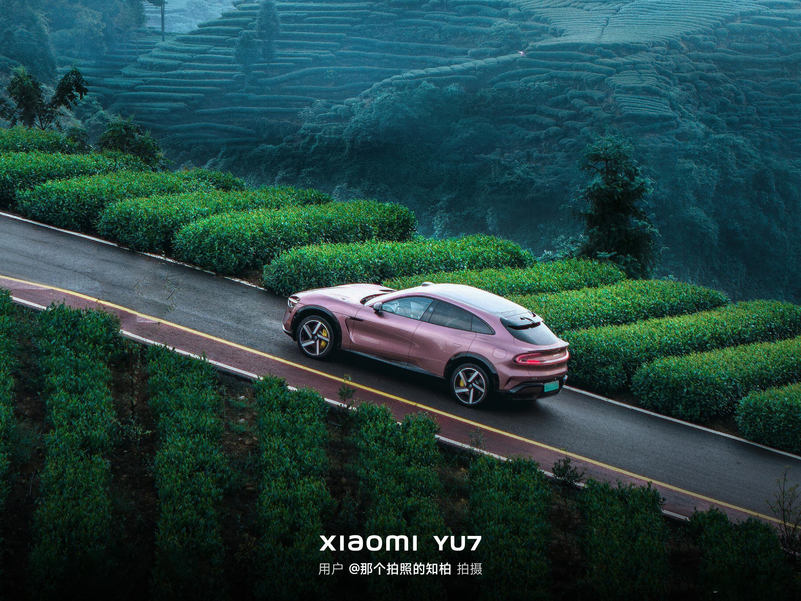 小米YU7绝对是一台「不平庸的SUV」，经典豪车比例、极具运动感的姿态；选择丰