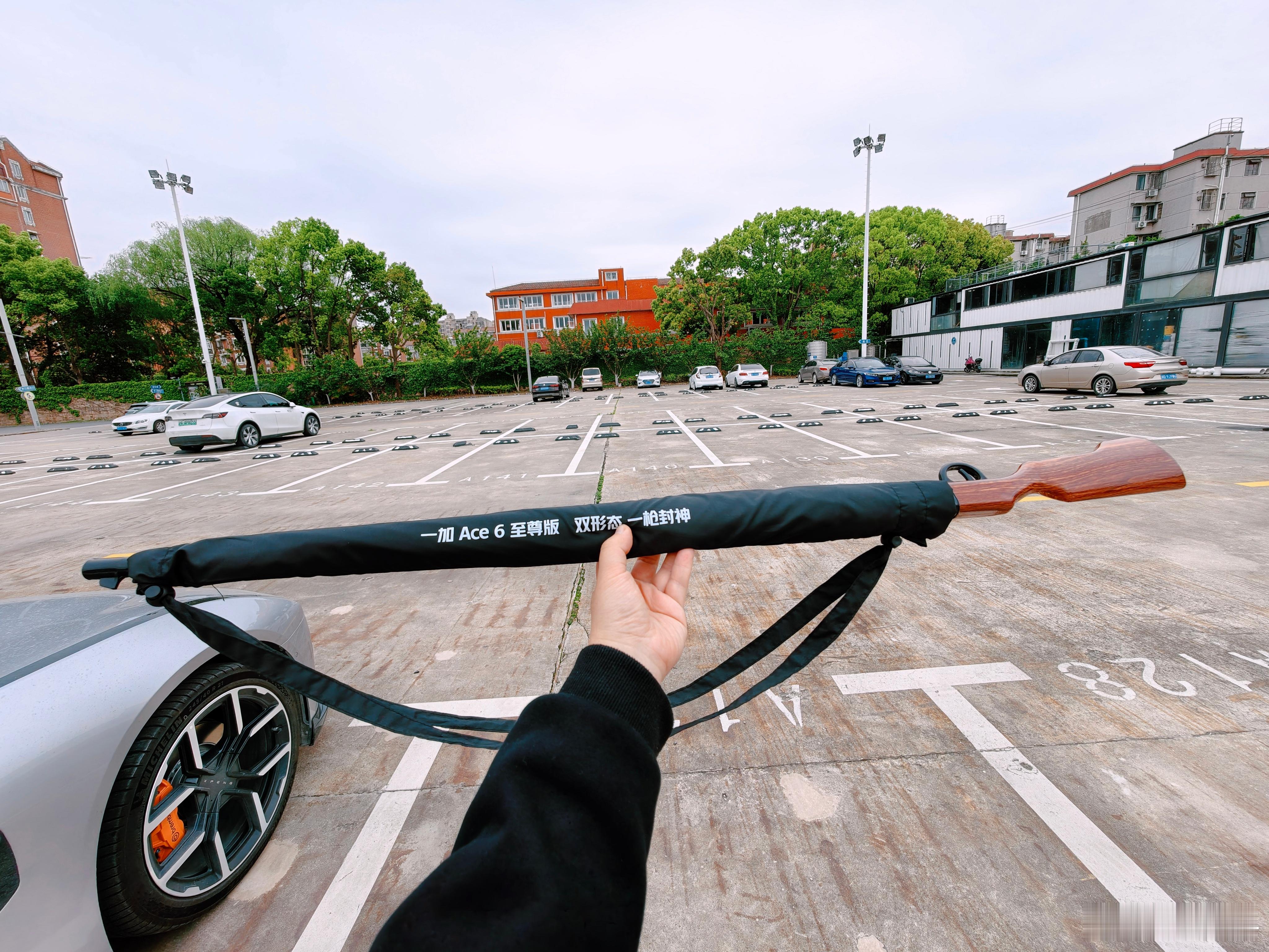 一加Ace6至尊版的邀请函大家应该都看到了，我错峰发一下。这已经就是疯狂暗示