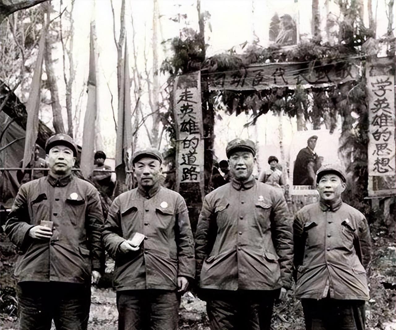 1953年，志愿军师长王扶之负伤回国，偶遇一赶车老丈，于是便趁车回家，两人相谈甚