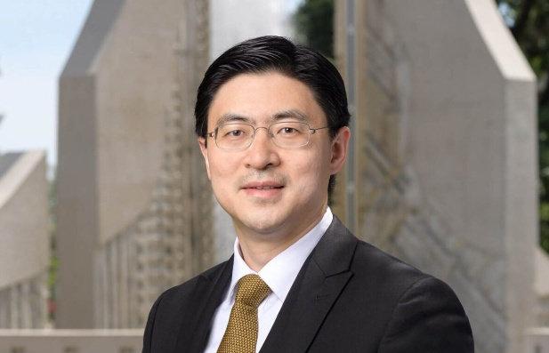 美国普渡大学决定拒招中国留学生，做出这项决定的是该校校长蒋濛。蒋濛出生于天津，在