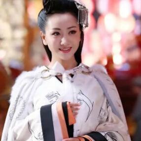 权臣霍光的夫人因身体不适不能同房，便让贴身丫鬟陪霍光就寝。霍光得知丫鬟没有名字后
