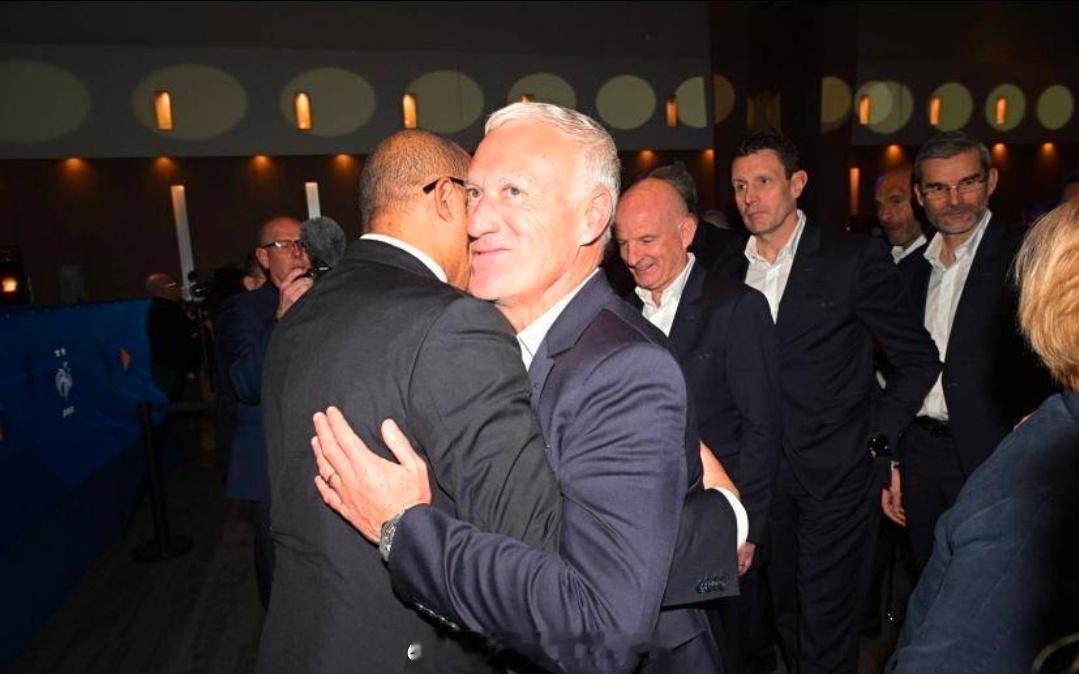 德尚：世界杯后卸任国家队主帅职务，不会竞选法国足协主席据RMC体育报道，在今日举