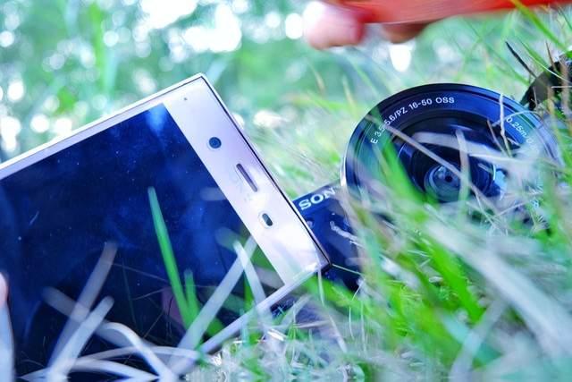 国产手机高端局杀疯了！这波影像内卷谁能C位出道？现在的国产手机发布会，参数没讲