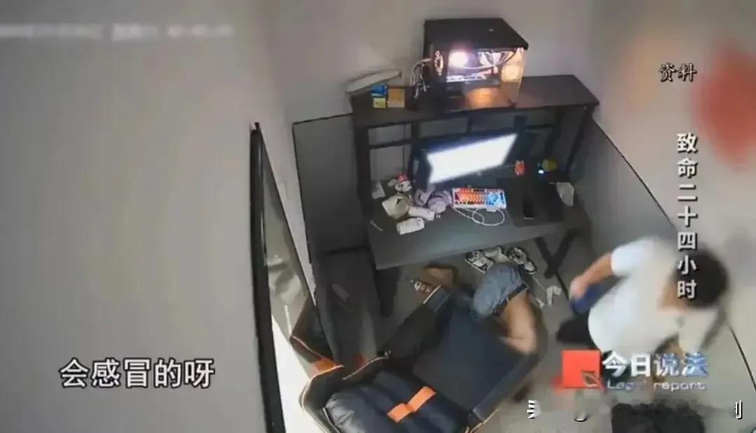 各打五十大板！上海闵行，26岁男子被女朋友甩了，心情不好跑去网吧上网。结果玩了一