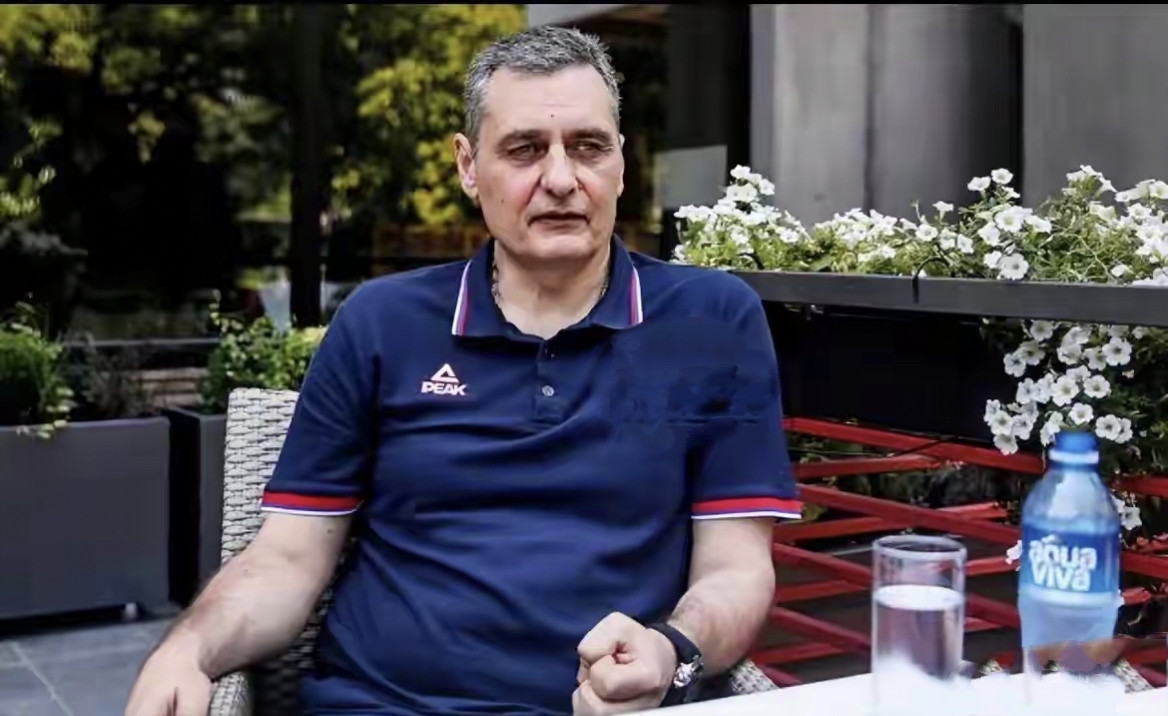 女排主帅特尔季奇回答记者：明星球员对赢球非常重要！