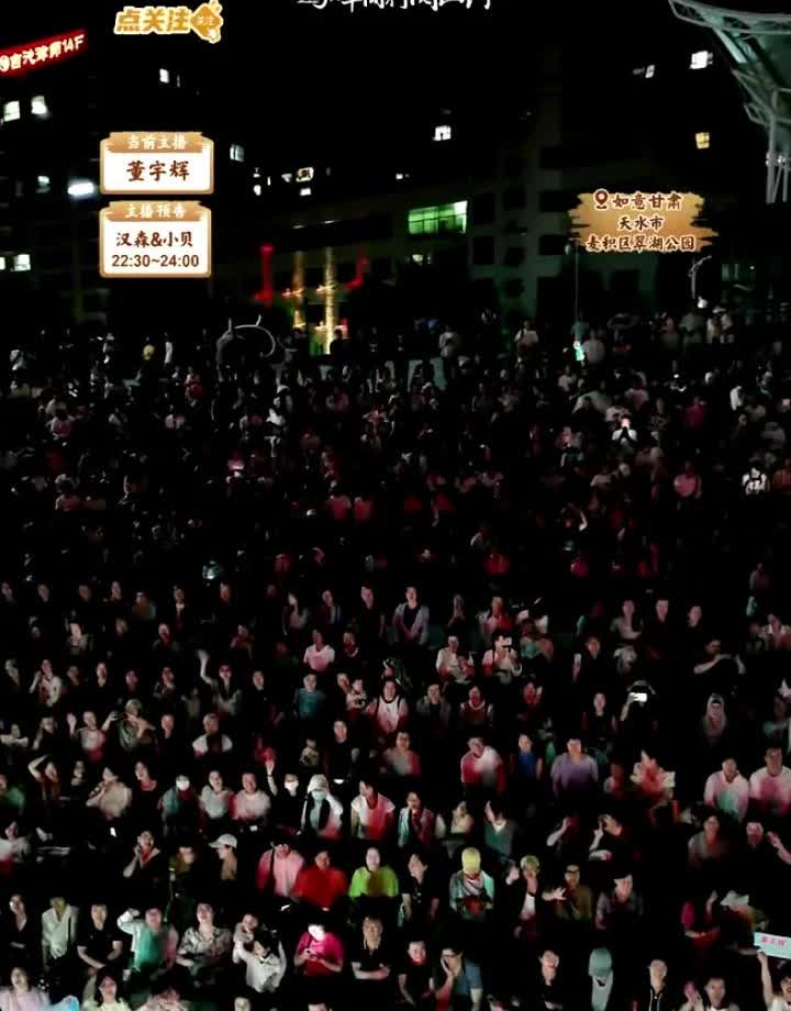 哇塞，现场人山人海挤爆了据说外面还有好多人为了大家安全考虑工作人员没