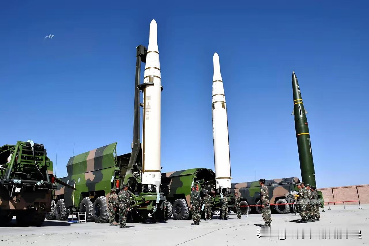 央视军事这个消息，风向变得真快。​不再是“枕戈待旦”这种形容词了。​东部战区