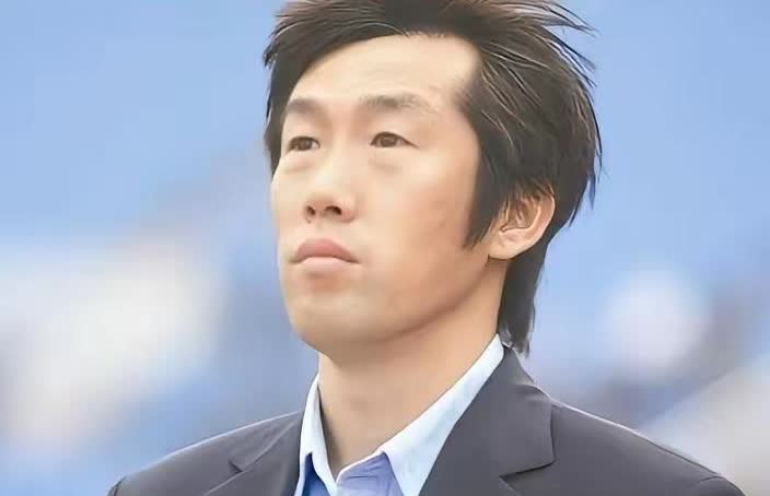 国足选帅快定了，四个人在名单上一个有点意外，另一个也不太意外有点