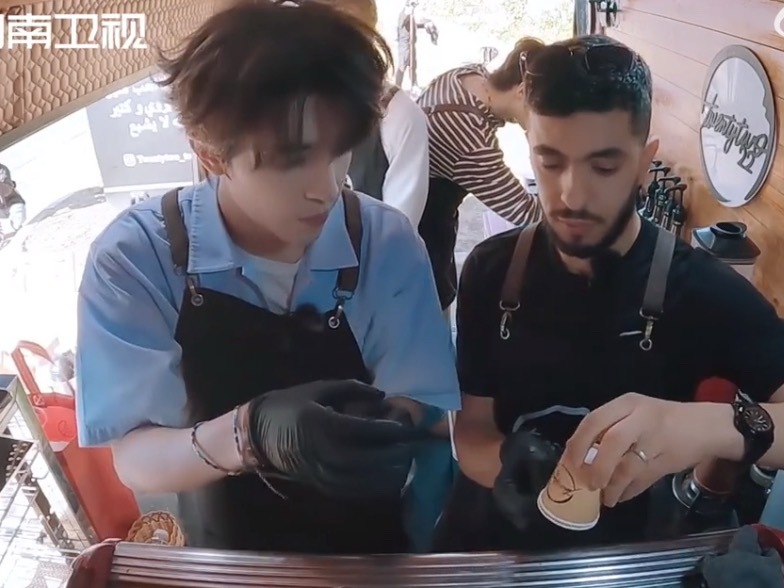 黄晓明六季中餐厅店长的自我修养作为中餐厅六季的店长！黄晓明有属于自己的店长修养，
