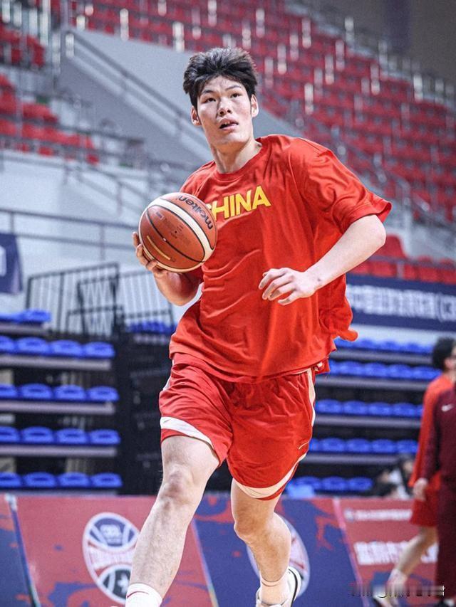 广东男篮运气真好！在CBA休赛期期间，广东男篮试训福建男篮小将刘李，由于这名小