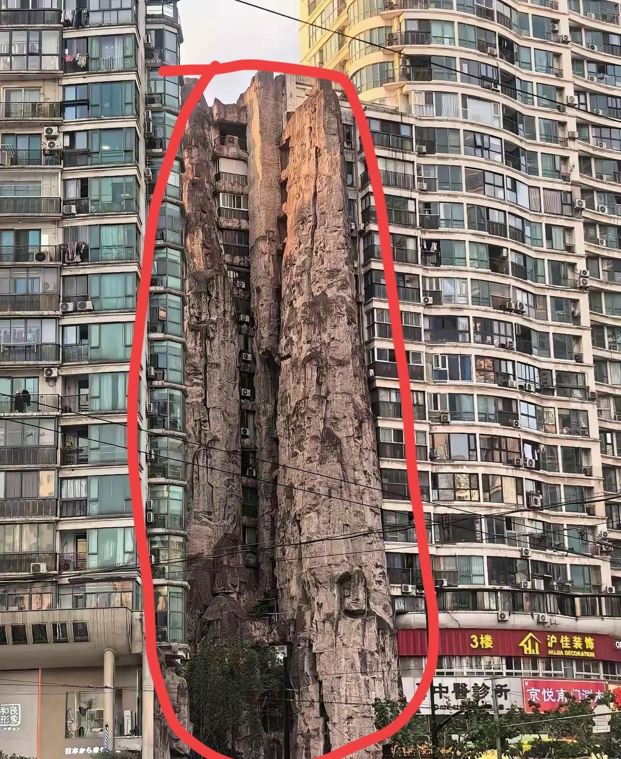 想不明白这样的设计意义何在？除了博眼球吸引一下路人，没有什么意义，这个地方如果做