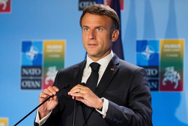 马克龙东京“补刀”：轰炸数周后一走了之，是最糟糕的局面就在美国国内为特朗普的