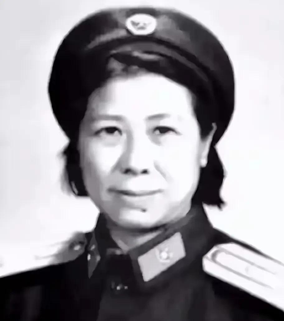 冯苏（1921-？）中国人民解放军著名女军人，革命生涯贯穿红军时期、抗日战争、解