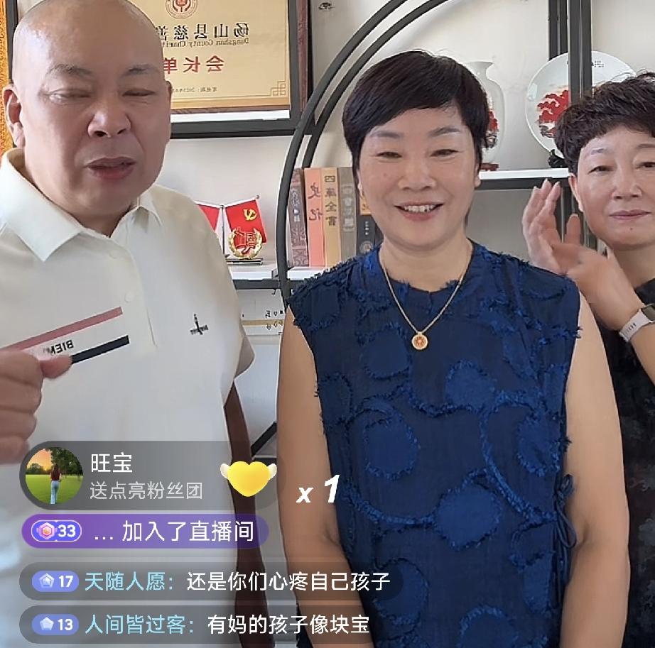 厉爸今早开播说出去砀山的原因直播间几分钟涌入6000人后来开启直播带货厉