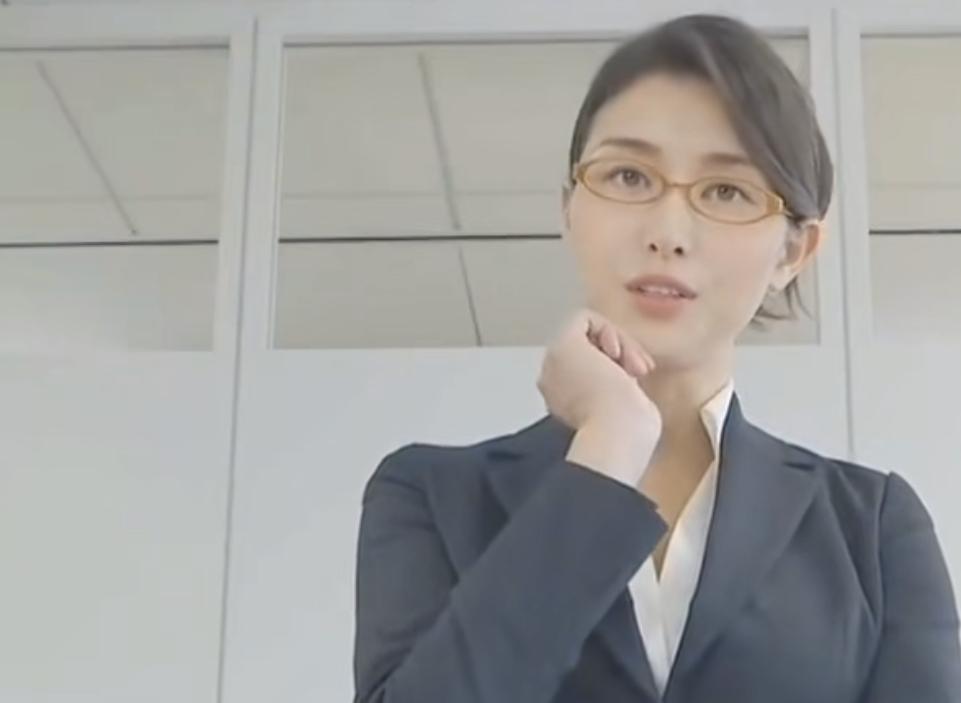 98年女教师自制淫秽视频获利24万获刑3年，这件事的确是十分的让人毁三观，可与此