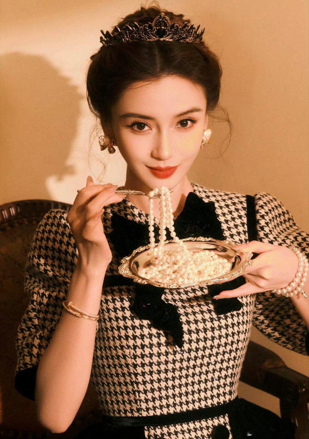 Angelababy杨颖拉飞姆首位代言人预热海报！上次杂志超美的千金造型也是这个