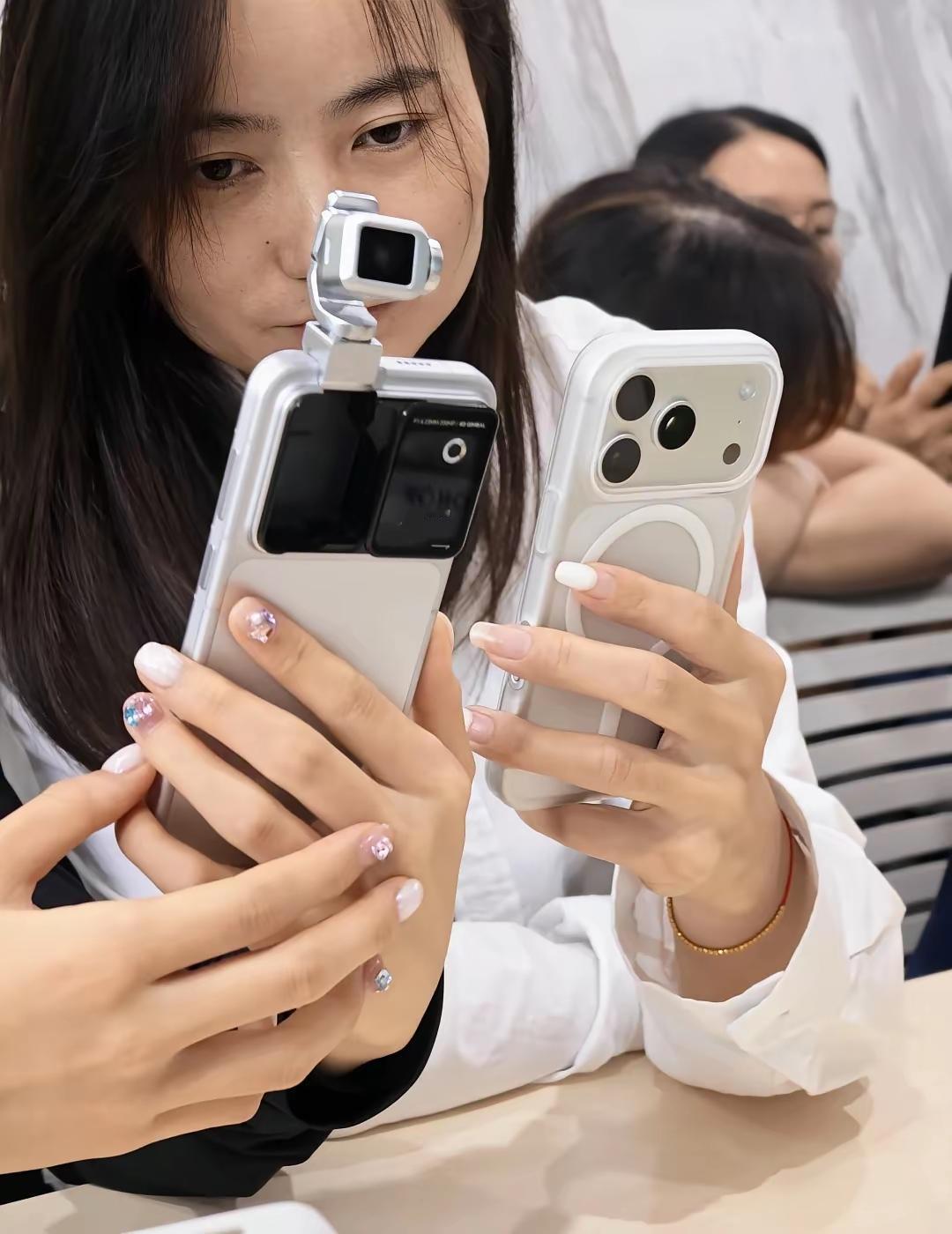 被实名羡慕了！拿到荣耀RobotPhone，都不敢在办公室玩手机了！每次拿