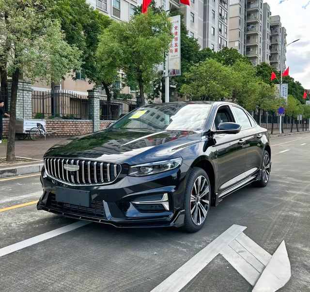 真实聊聊星瑞的优缺点优点一，这是一款轴距2.8米，前后排的空间非常的宽敞，二排