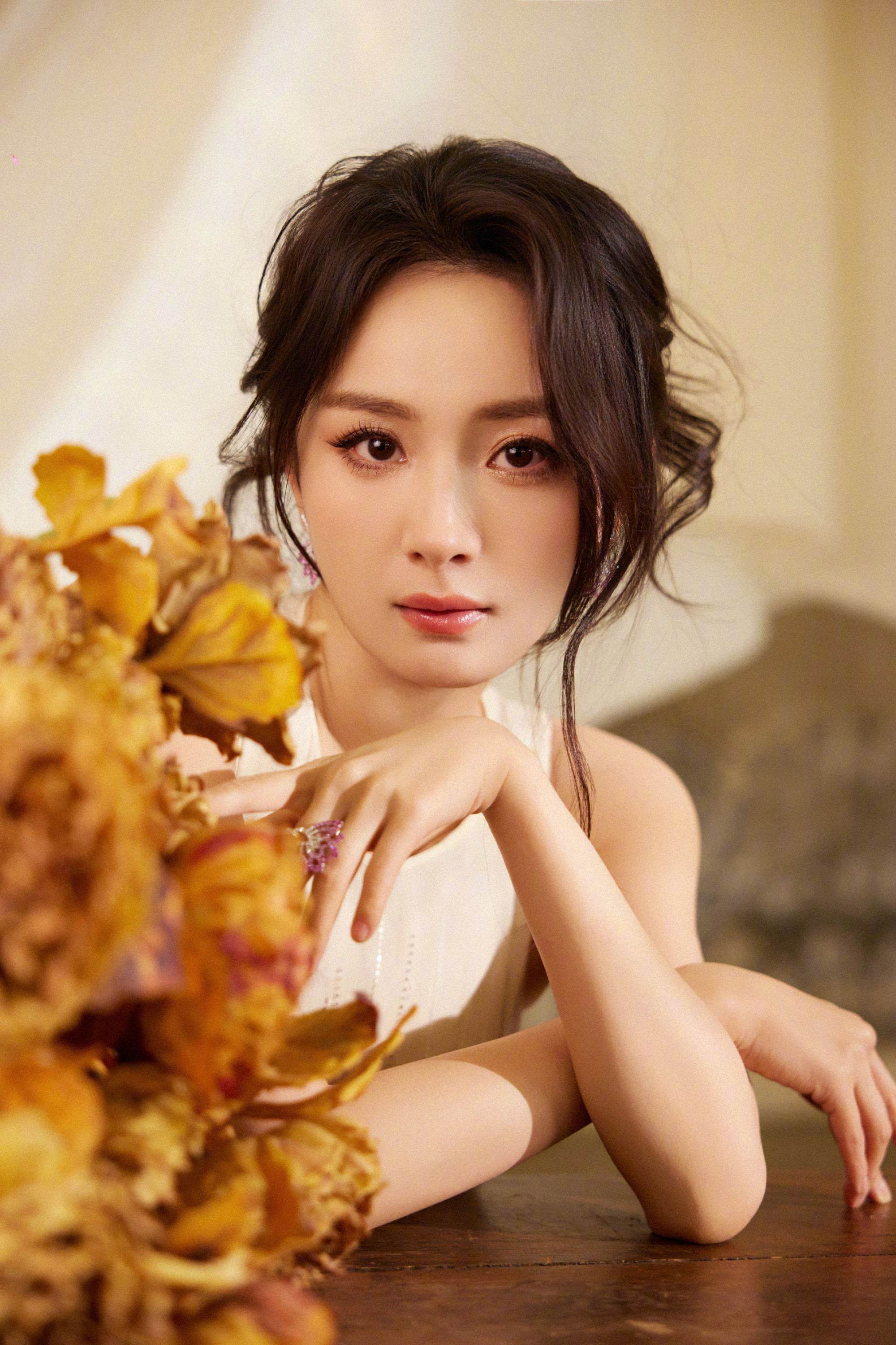 杨幂这组拍的真好，姐跟白色礼服适配度°