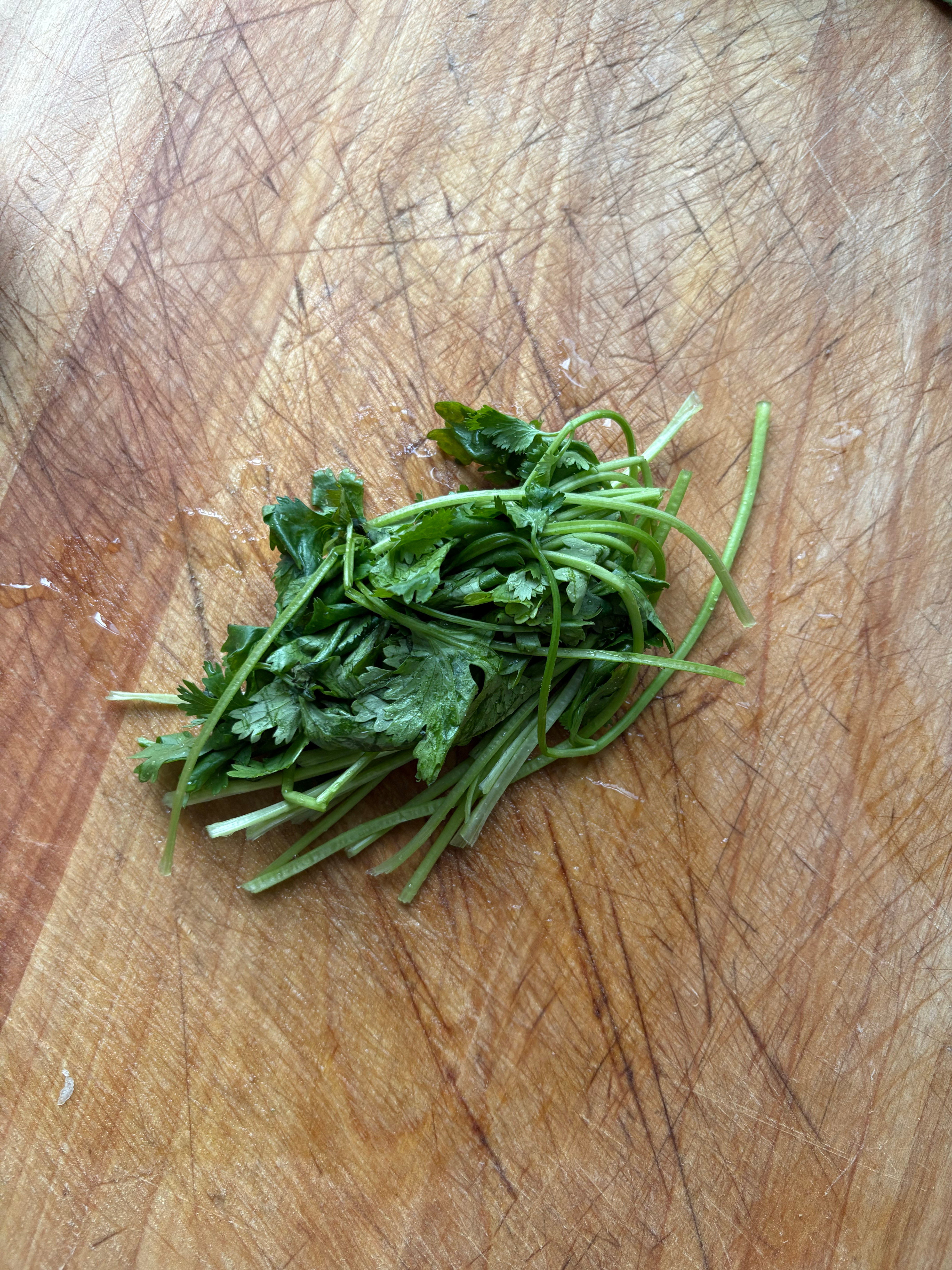最后放香菜。调醋。成功。开吃！