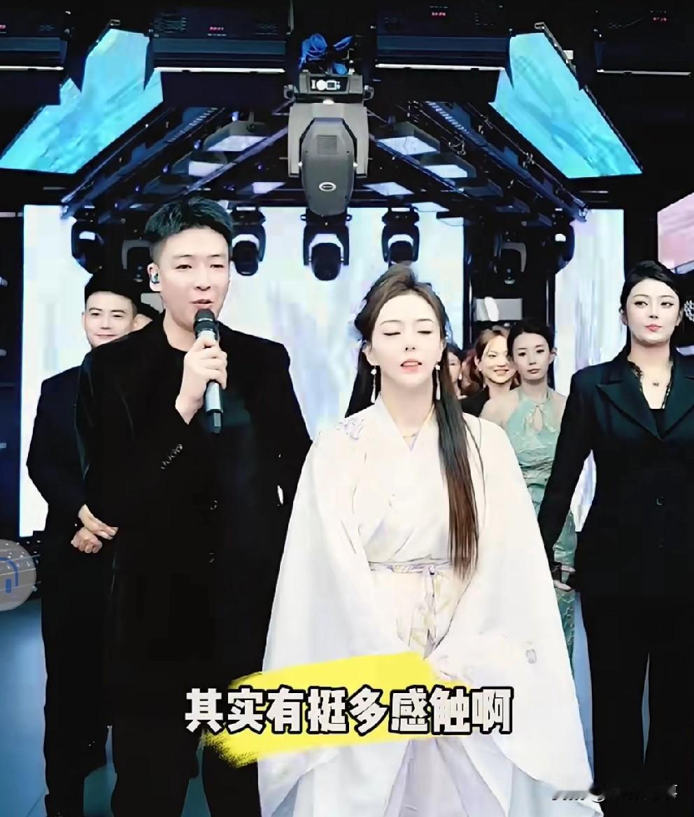 “手徒”戚佳丽登台献艺引节奏骚动，师徒二人泪洒当场！ 