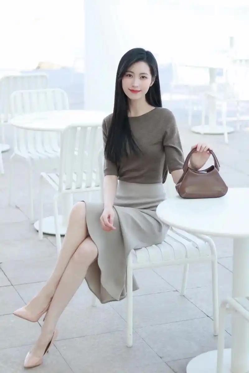 有钱人，偷偷发财的12个"野路子"，今天说透了！1．黄金一贵，经济就拉胯这个