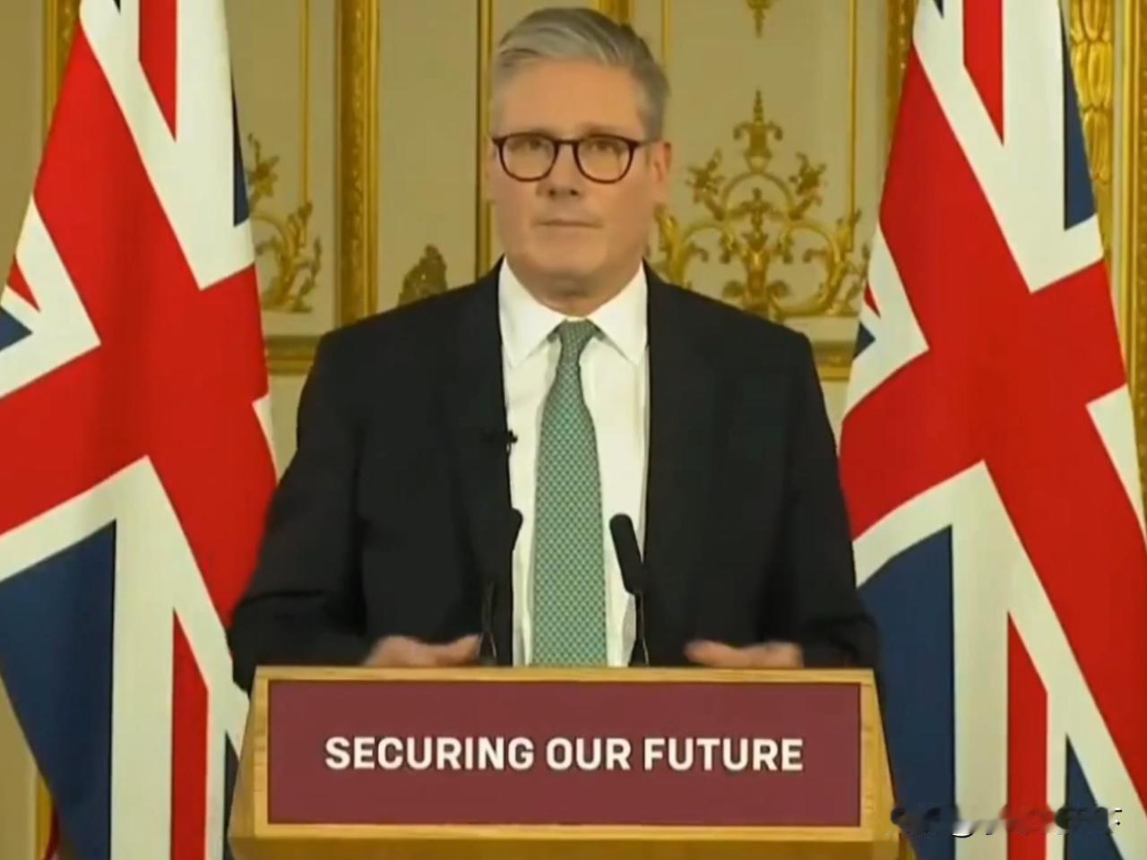 英国，是要站队日本吗？近日，英国大老远跑来跟日本练夺岛，这是在玩火啊！英国首