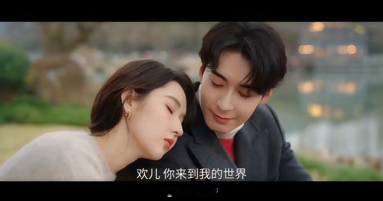 陈星旭王玉雯海下吻水中发丝缠绕的瞬间太美了！氧气在唇间传递时，陈星旭与王玉雯将