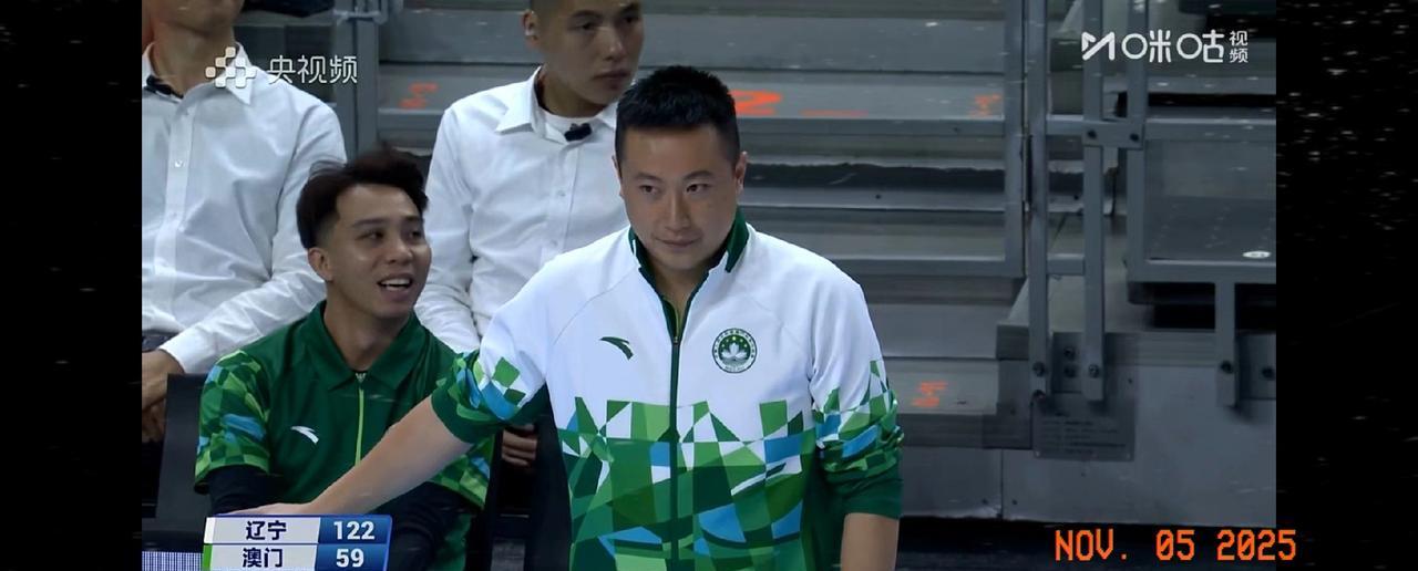 输给辽宁64分，澳门队主帅赛后很激动和兴奋，提出和辽宁队大合影的要求，得到杨鸣批