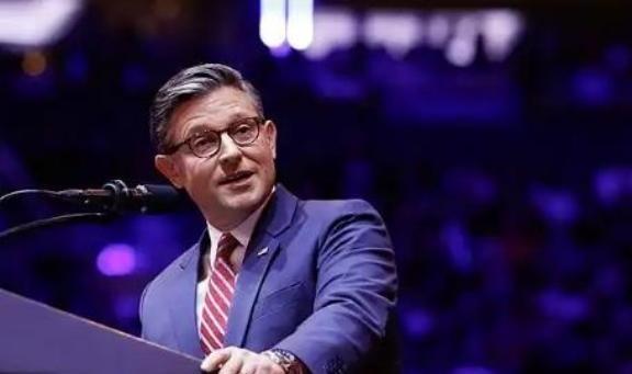 美国众议院议长约翰逊曾直言，中国禁止英伟达芯片令美中关系紧张，并称中国为美国的“