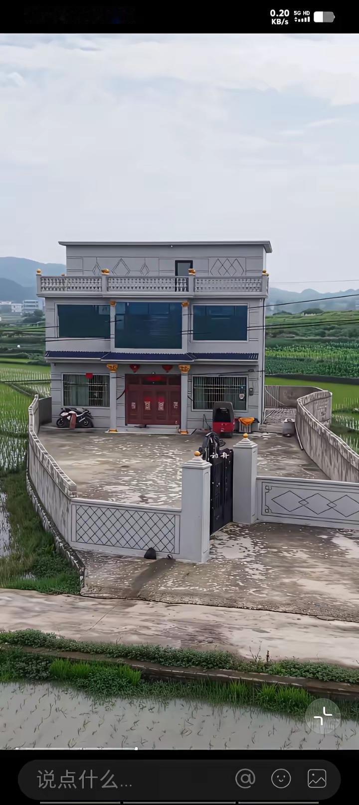 农村房无人住的现象。一方面是人口流失和城市化进程加快，大量农村青壮年进城务工。