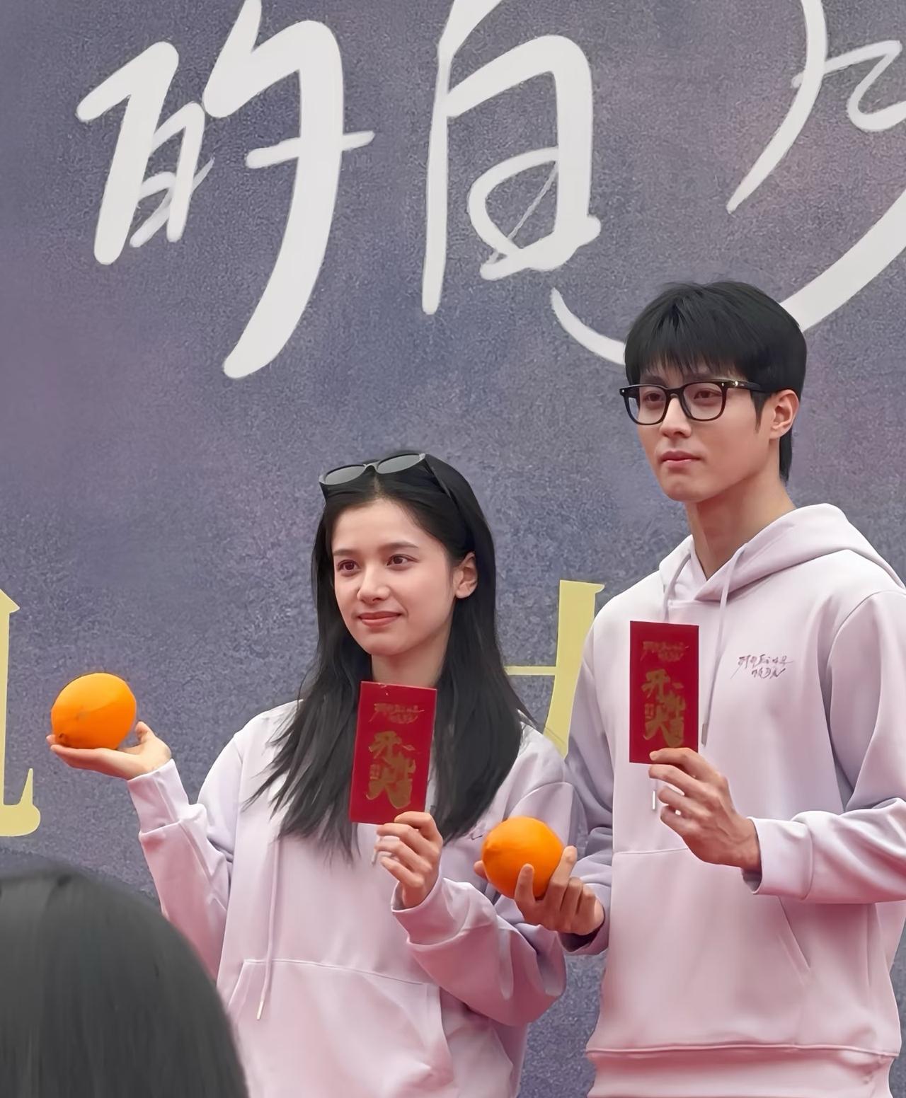 张婧仪在中山。美到跺脚啊！不得不说，男主确实很贴很贴，虽然我只看过十多章，但