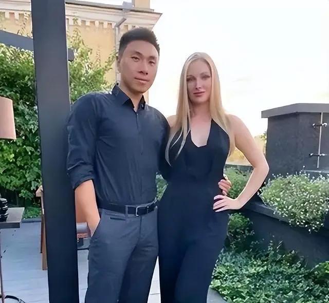当年靠娶乌克兰娇妻爆红全网的河北小伙，住三千平带泳池的豪宅，做着跨国生意当起人生