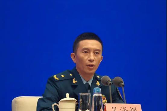 此次阅兵如期举行，可令人意外的是，国务院官宣了一个前所未有的消息，不是说装备，也