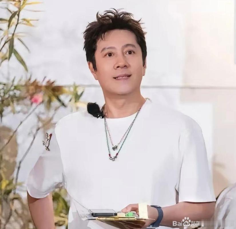 歌手蔡国庆说：有次我和谭晶合作，她突然特别认真地跟我说蔡哥，你真帅，就这一句话，