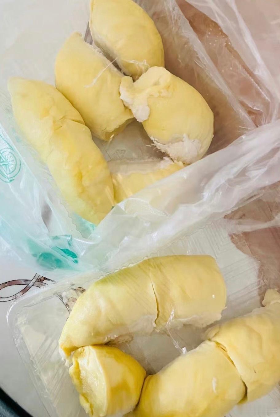 尴尬，路过一个奶奶让我给她孙子一块榴莲
