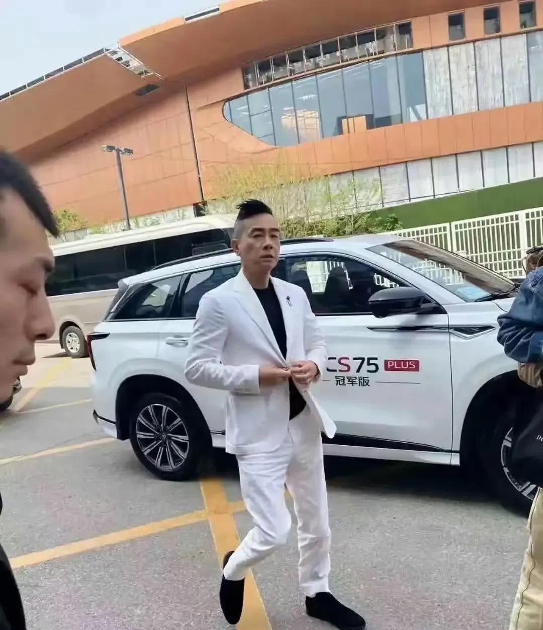 一句话证明你认识他。
