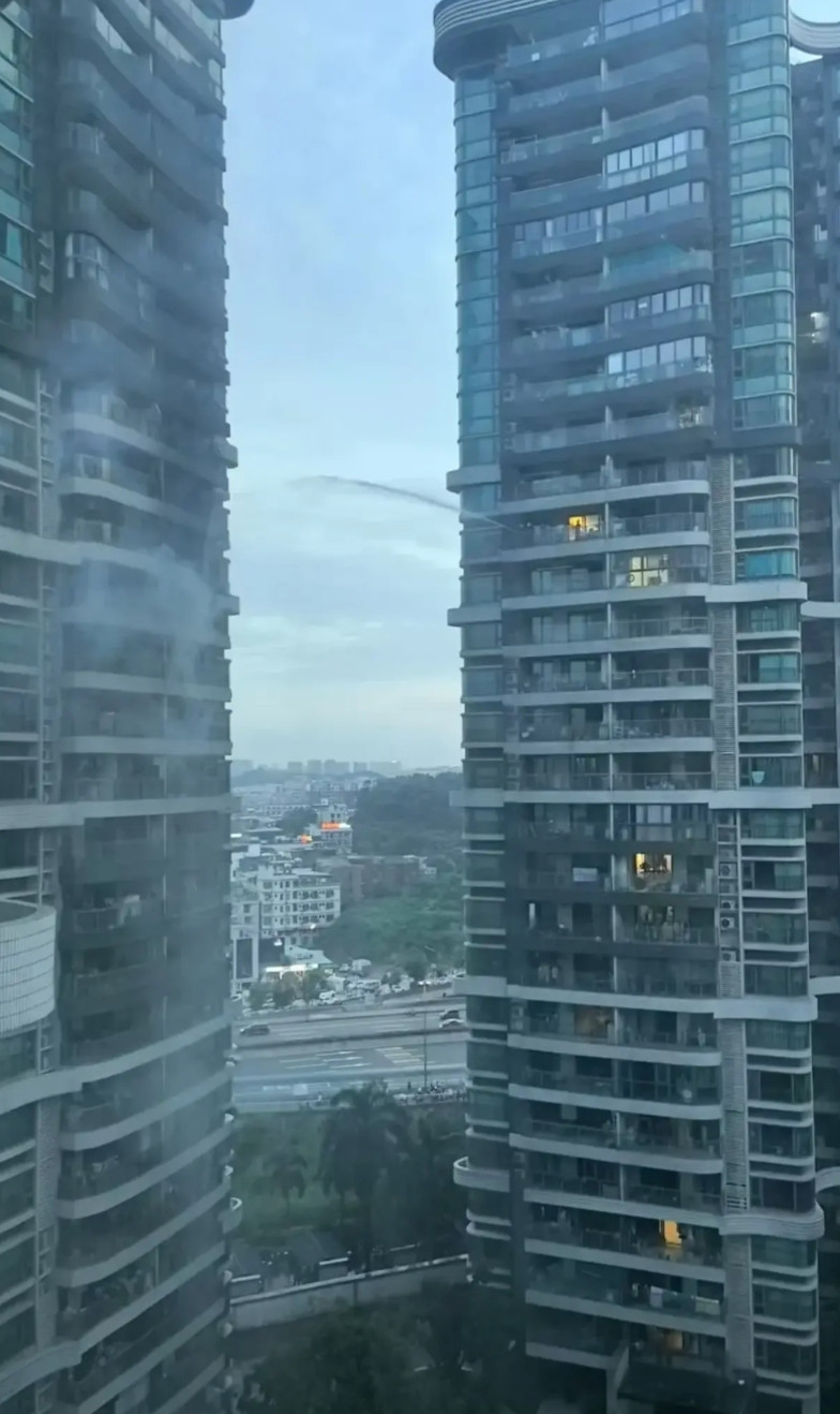 8月11日，广州番禺高楼层住宅着火告诉我们一个道理，买房不能买太高，高楼层住宅着