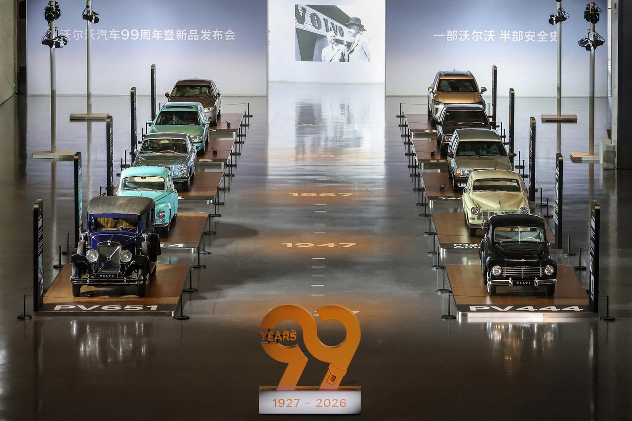 提到汽车安全，那么这就不得不提沃尔沃了，今年也是第99周年。从1927年造出第一