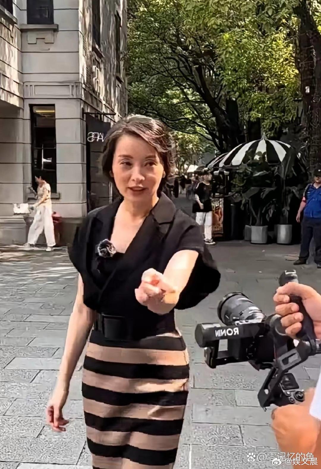 吴越现在的状态变化也太大了吧，气质越来越沉稳高级，整个人都透着不一样的韵味。