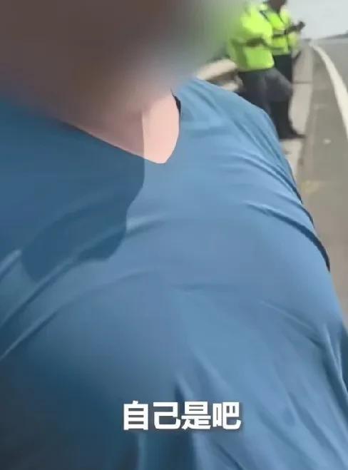 2025年7月14日，天津有一辆满载30吨洋葱的货车于高速路上自燃。司机听到“砰