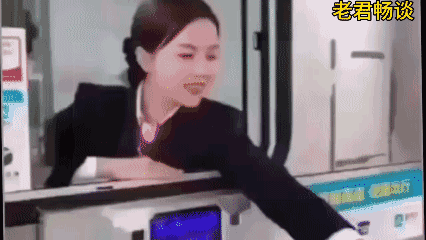 你是赖蛤蟆，她是天鹅..😁