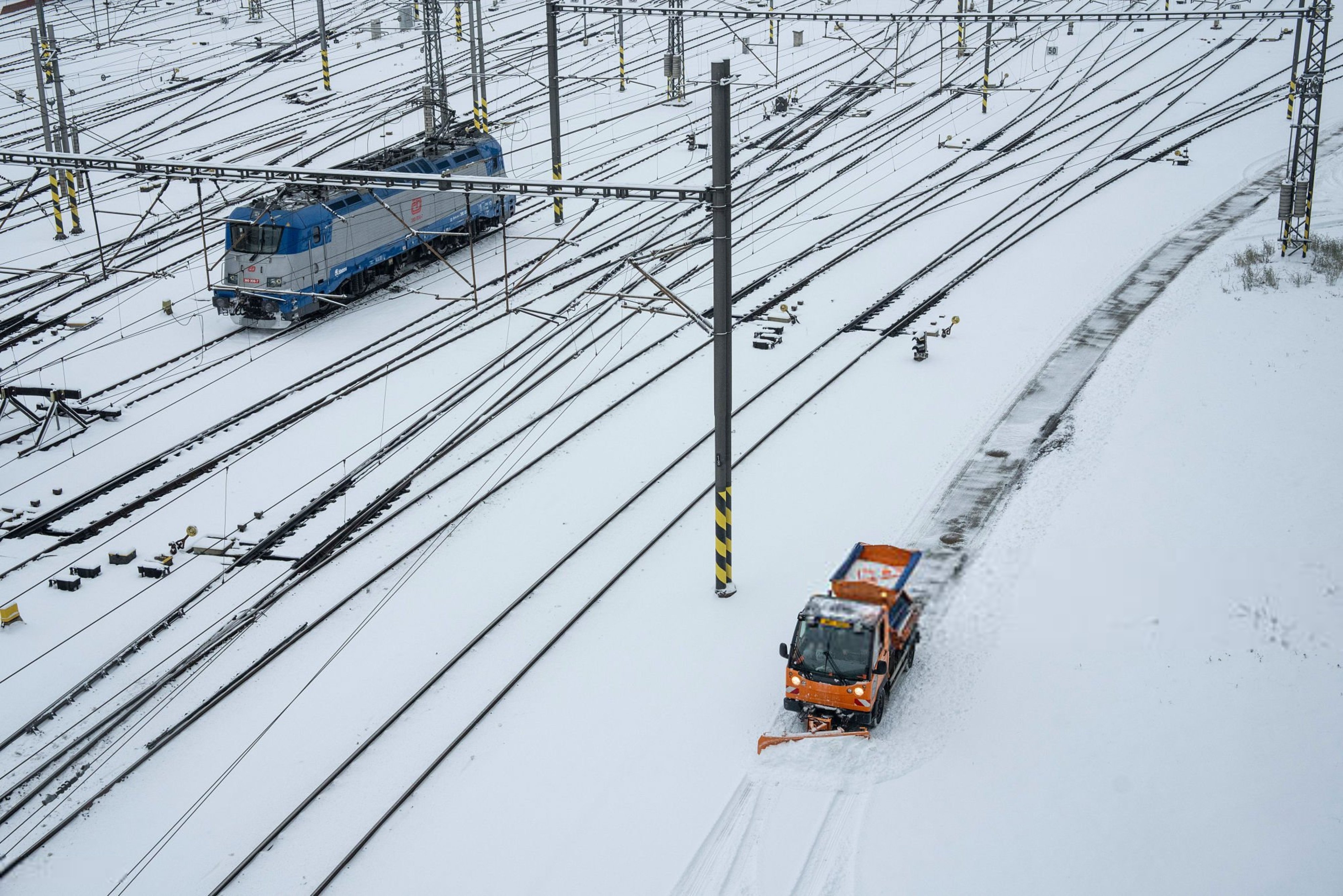 每体：预计周三巴塞罗那对阵布拉格斯拉维亚的比赛期间气温将达到零下5摄氏度左右🥶