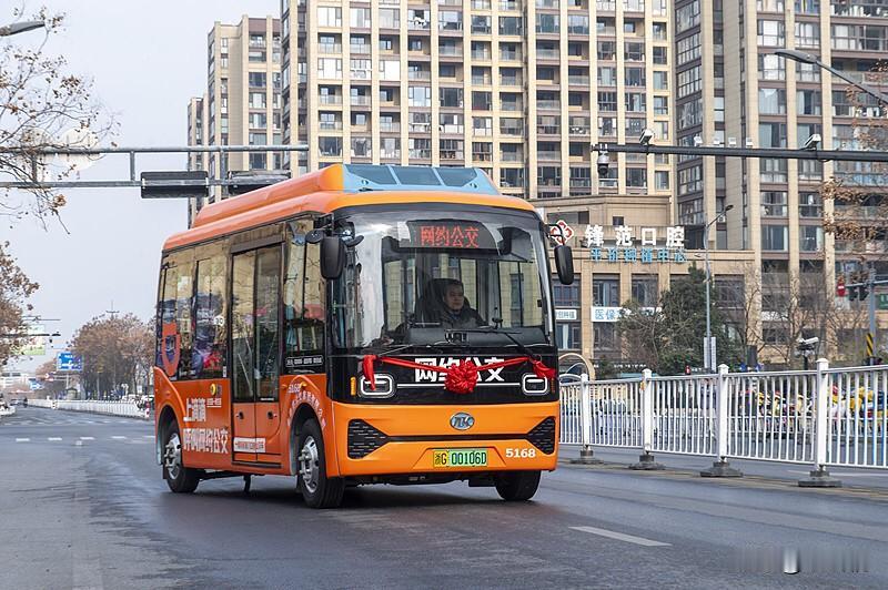 南京江北这次上线的网约公交真的戳中了大学城出行的痛点。之前住在浦口大学城的朋友